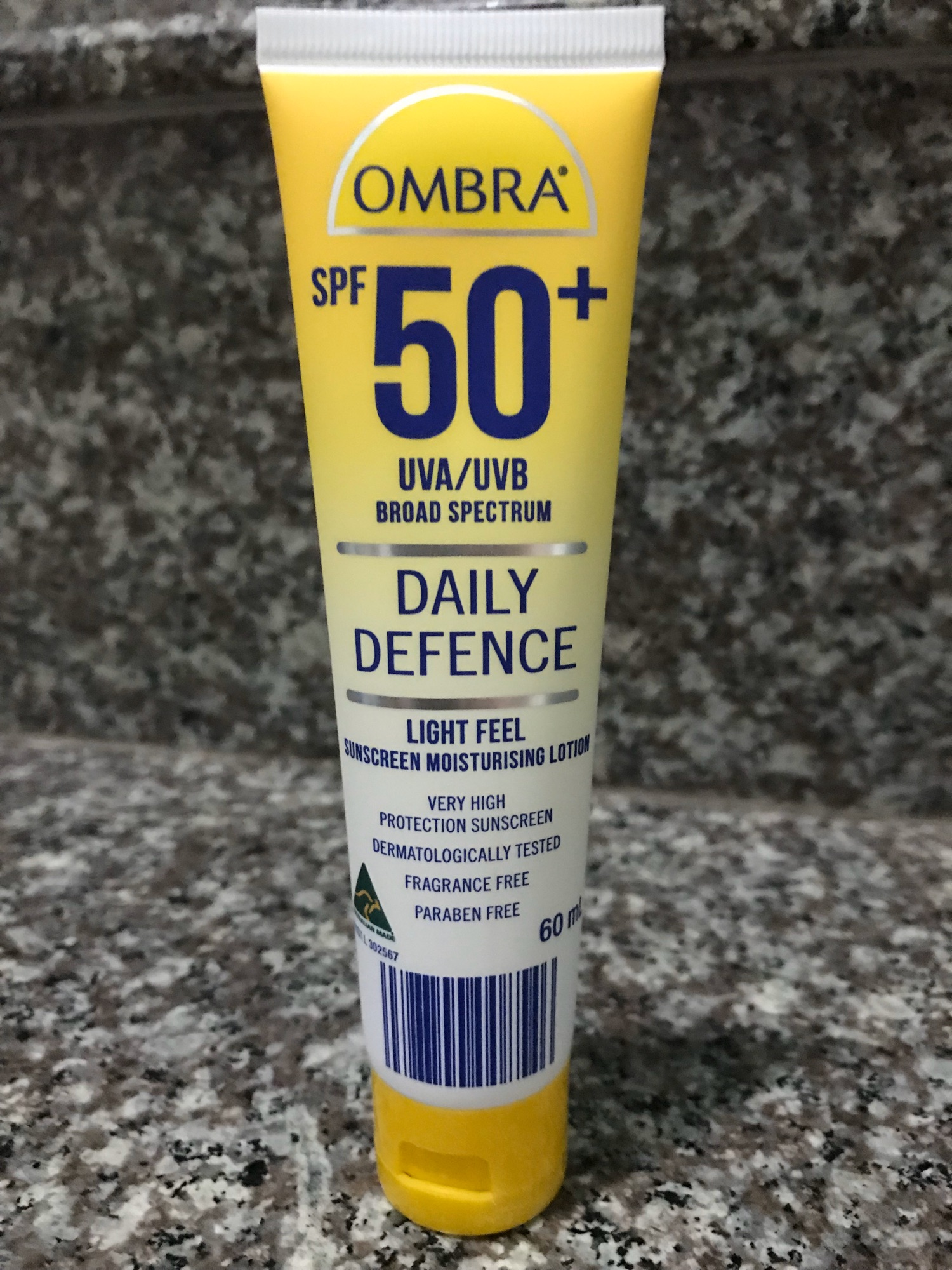 ombra daily defence light feel