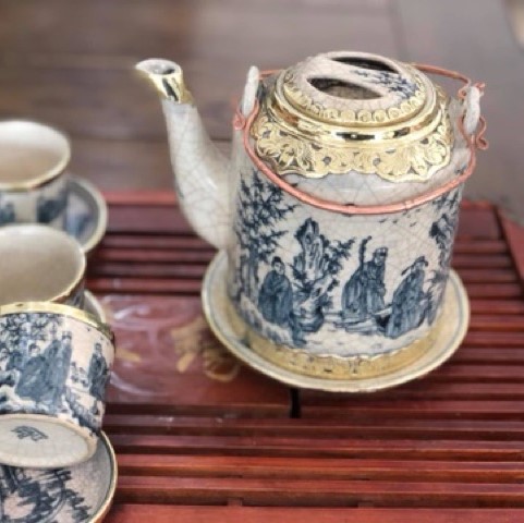 Bộ ấm chén rạn bọc đồng tích Sơn Thuỷ hữu tình