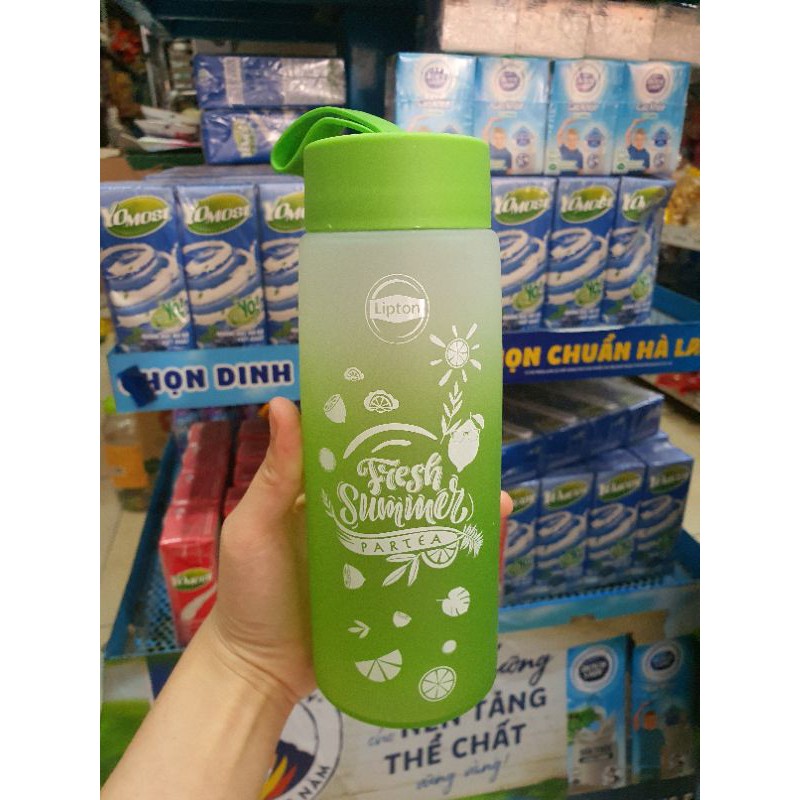 Bình thủy tinh 500ml có dây cầm siêu kute, màu sắc tươi tắn - bình khuyến mại Lipton