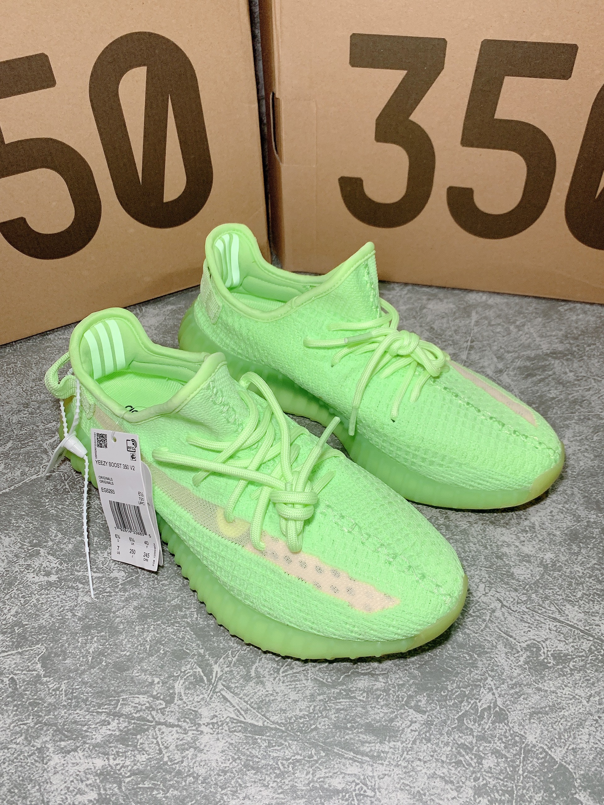 Giầy thể thao nam nữ Yeezzy v2 xanh lá glow fullbox - Ảnh thật