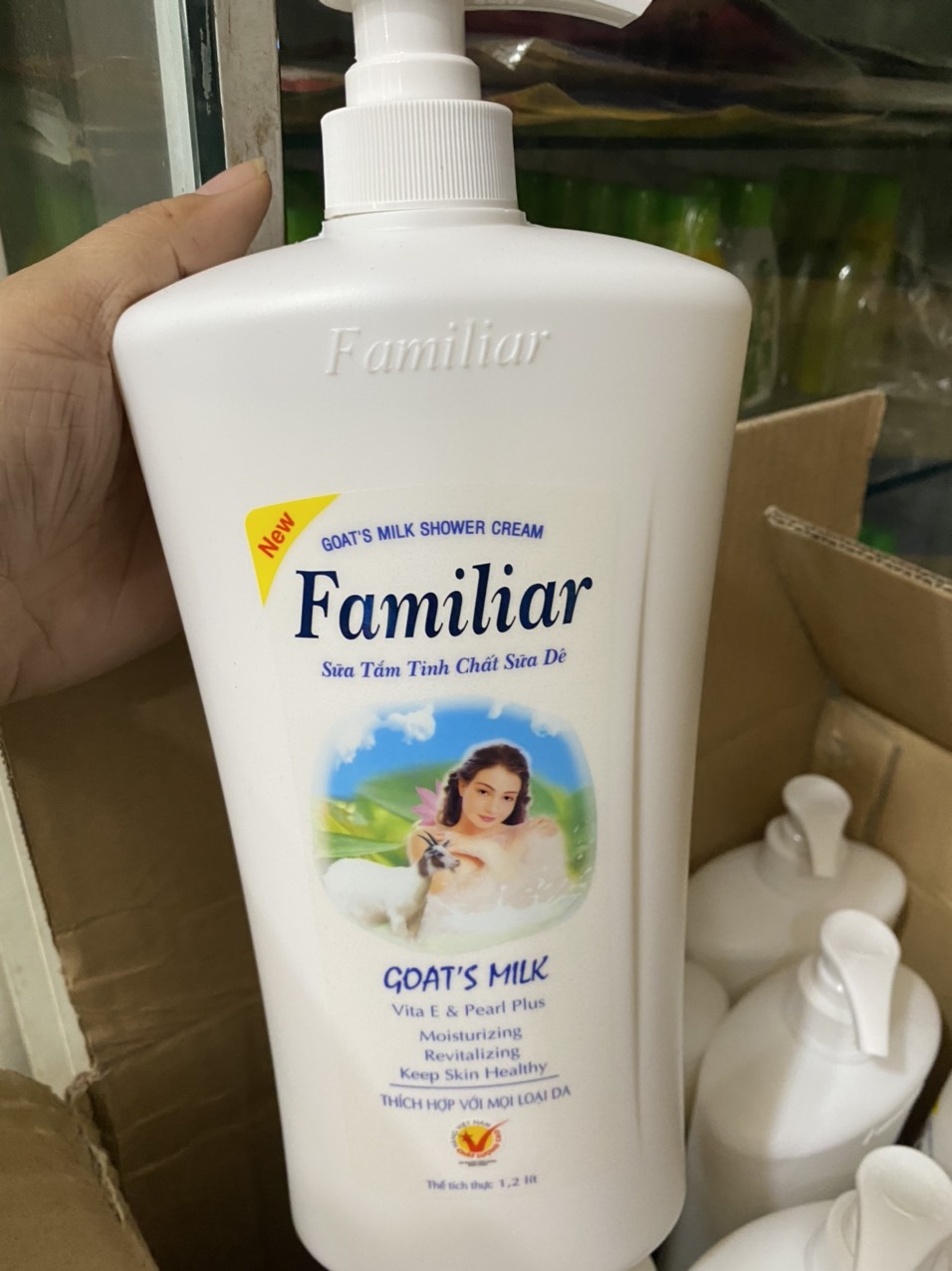 Sữa tắm familiar sữa dê trắng da 1000ml chính hãng