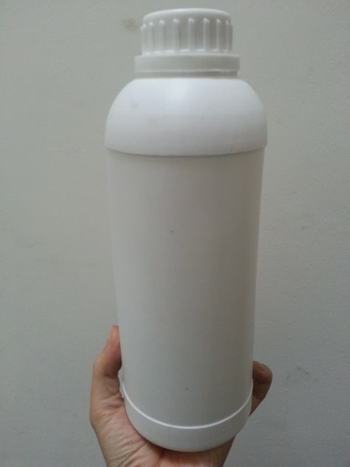 Chai nhựa trắng nắp vặn 1 lít M10