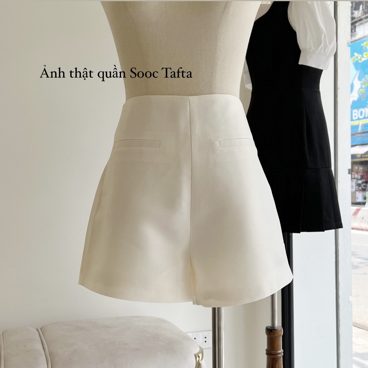 Quần sooc tafta trắng kem- size s/m/l- hàng chính hãng- juletbygiang