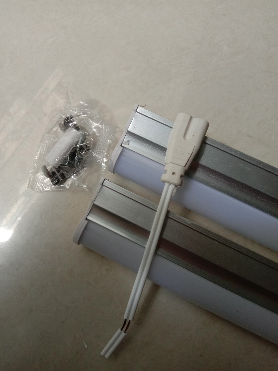 Đèn LED liền thân nhôm T4 30cm đến 60cm dùng trang trí,lắp bàn thờ ông địa,hồ cá