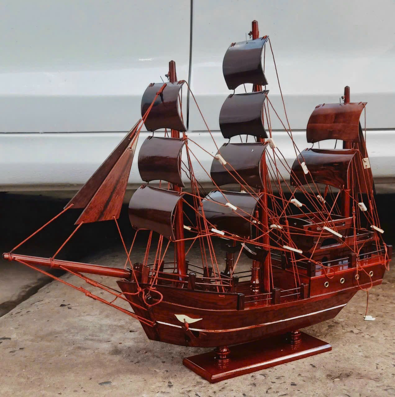 Thuyền gỗ cẩm lai - thuận buồm xuôi gió dài 80cm-1 M vv