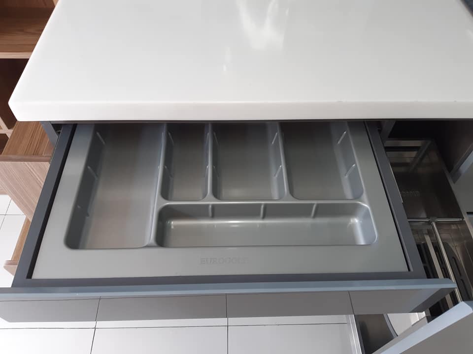 Khay chia nhựa đựng dao thìa, muỗng đũa cho ngăn kéo