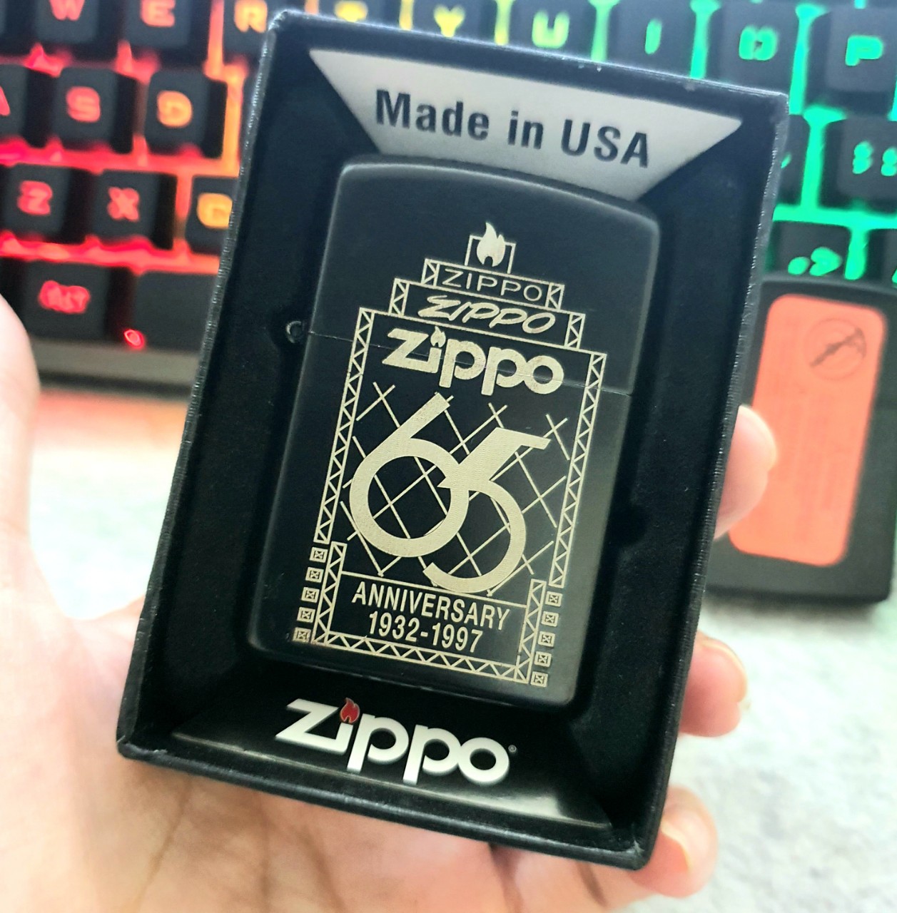 Bật Lửa Zippo Kỷ Niệm 65 Năm ( Tặng Kèm Combo Đá Bấc Xịn)