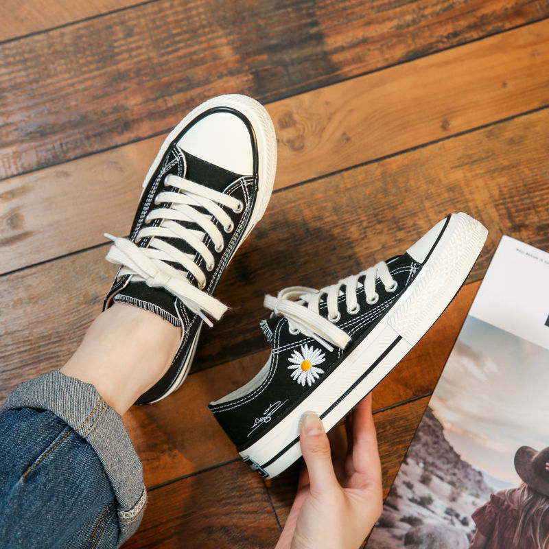 Giày thể thao nữ cổ thấp Ulzzang bata đen trắng đế bánh mì độn đế vải canvas vintage conver cute họa tiết hoa cúc