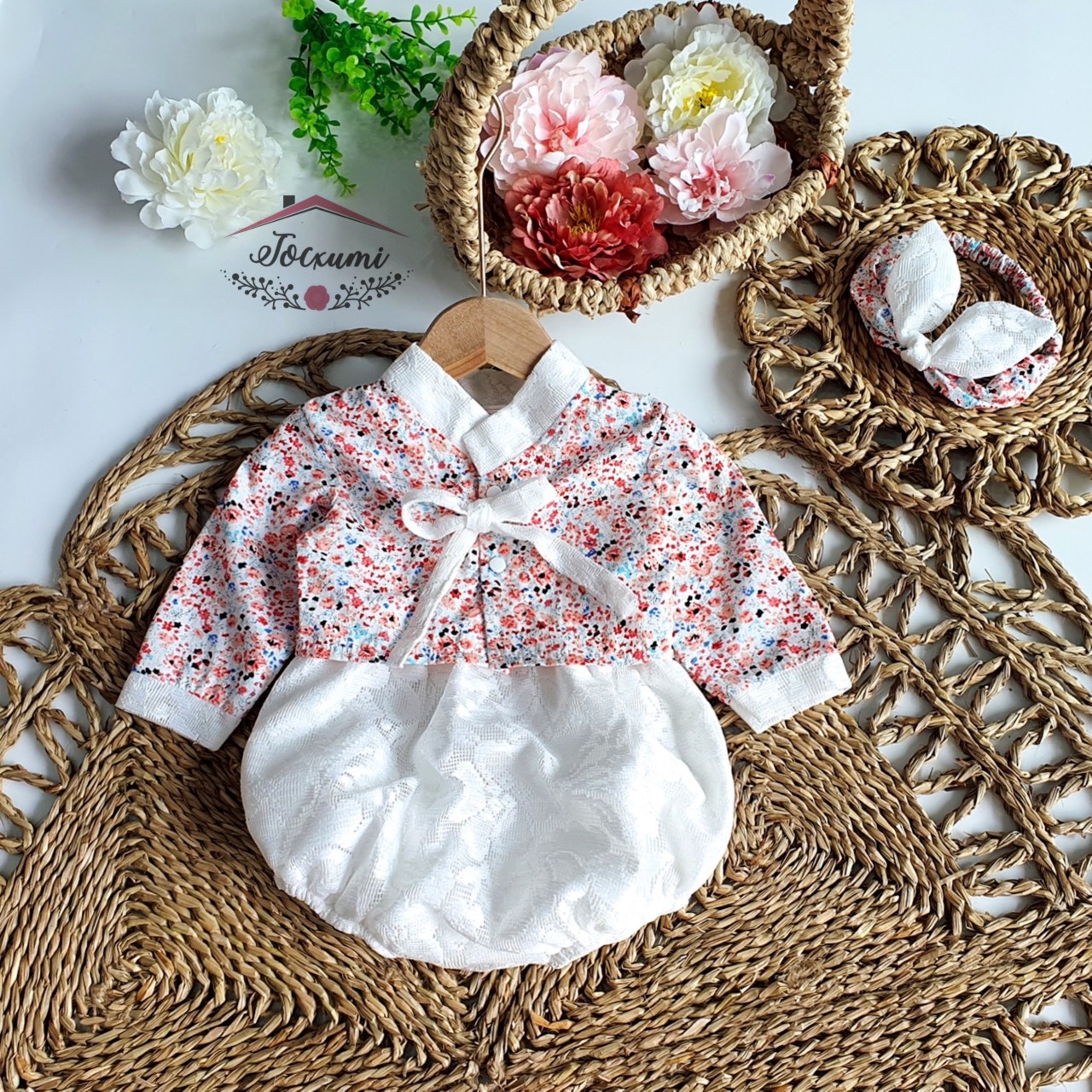 Bộ liền thân + khoác hanbok hoa nhí cao cấp siêu đáng iu - tocxumi