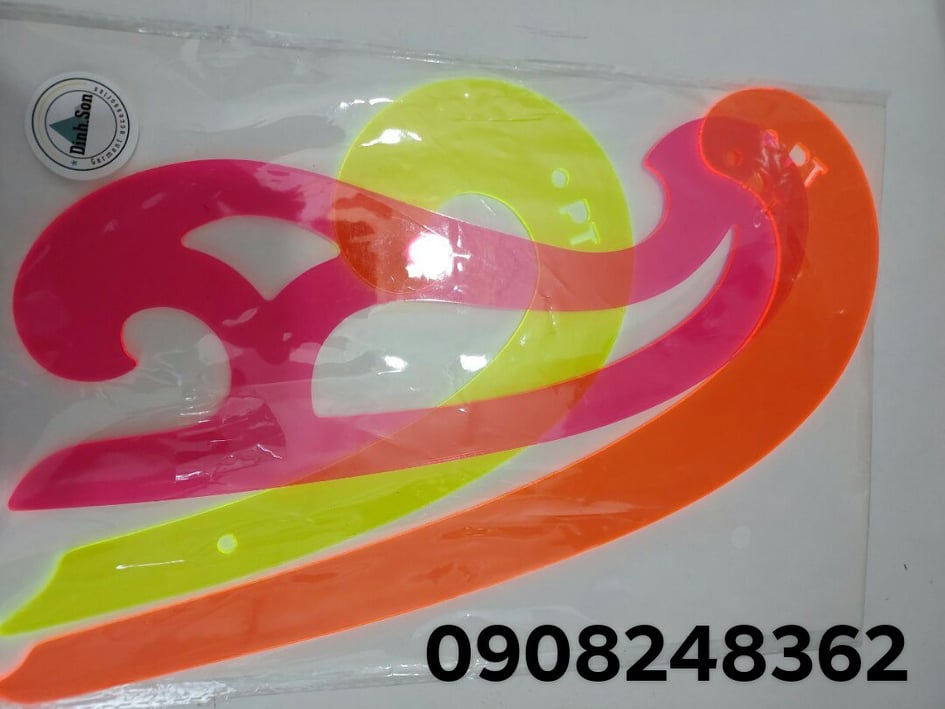Bộ thước vẽ nách, cổ , đường cong rất tiện dụng