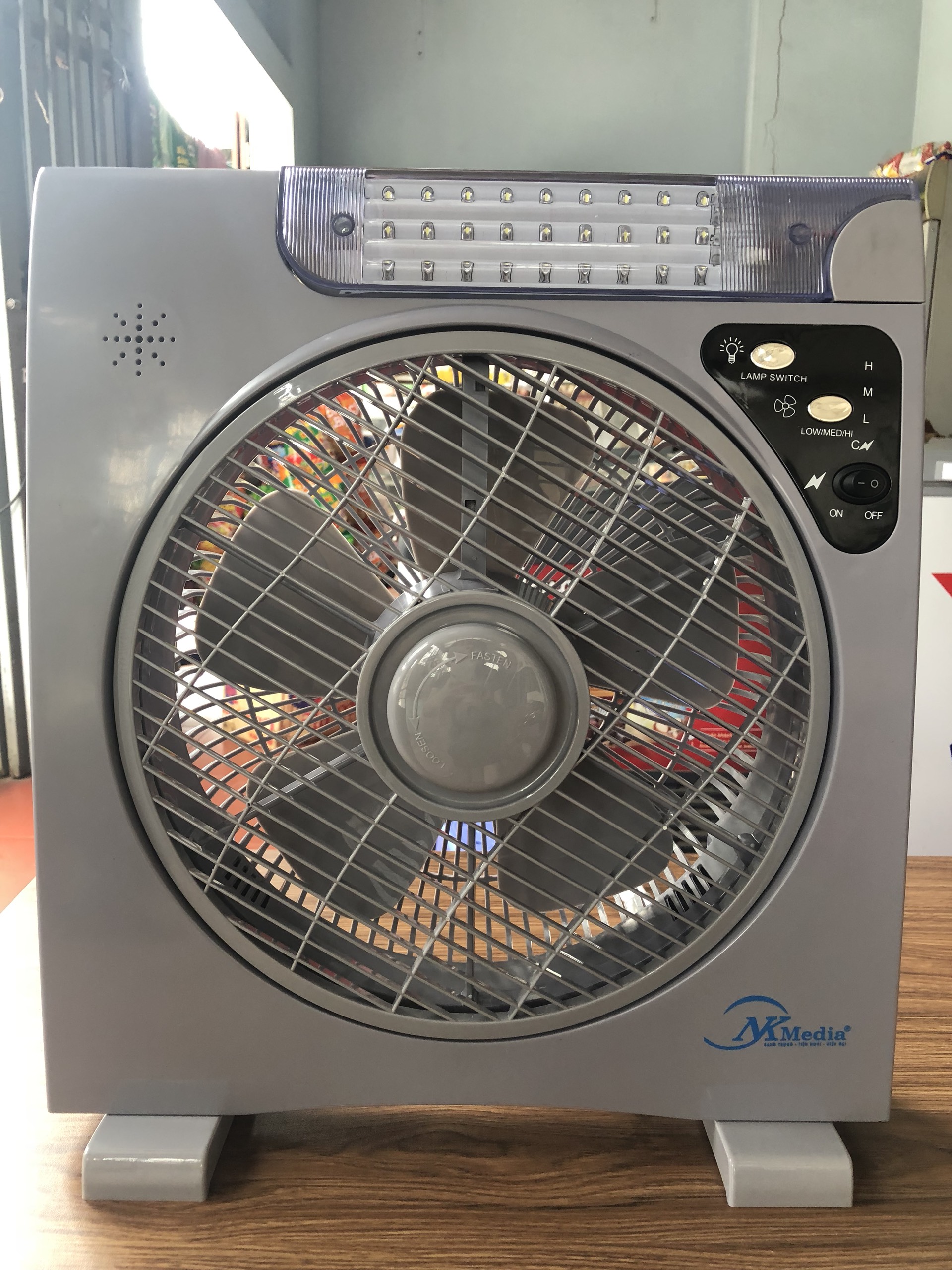 Quạt tích điện gia đình MEDIA, Quạt khỏe, bền bỉ, có đèn led, bảo hành 12 tháng