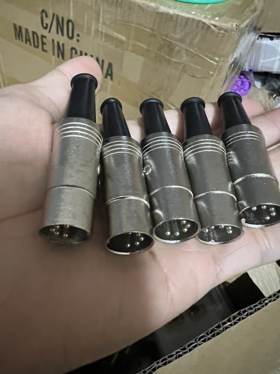 Jack loa châu âu din 5 chân / din tròn dẹt- dùng cho loa âm ly đức- giá 1 chiếc