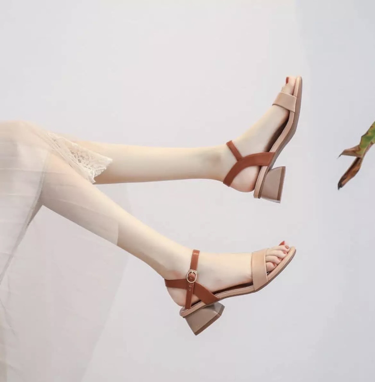   Có mã miễn ship  Giày nữ giày sandal cao gót đế vuông 3 phân quai ngang sang chảnh. 