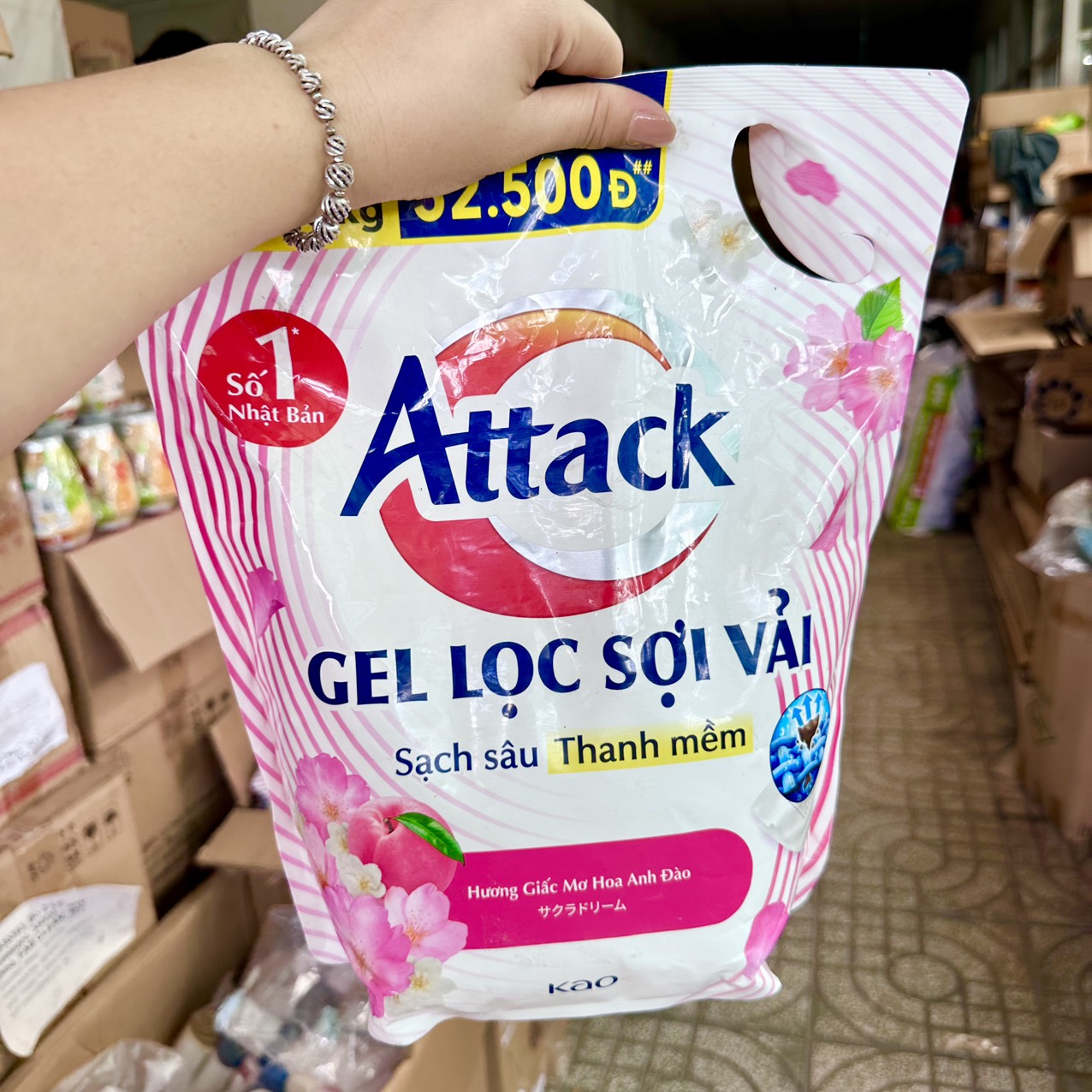 Nước giặt Attack Gel lọc sợi vải - Túi 3.5kg