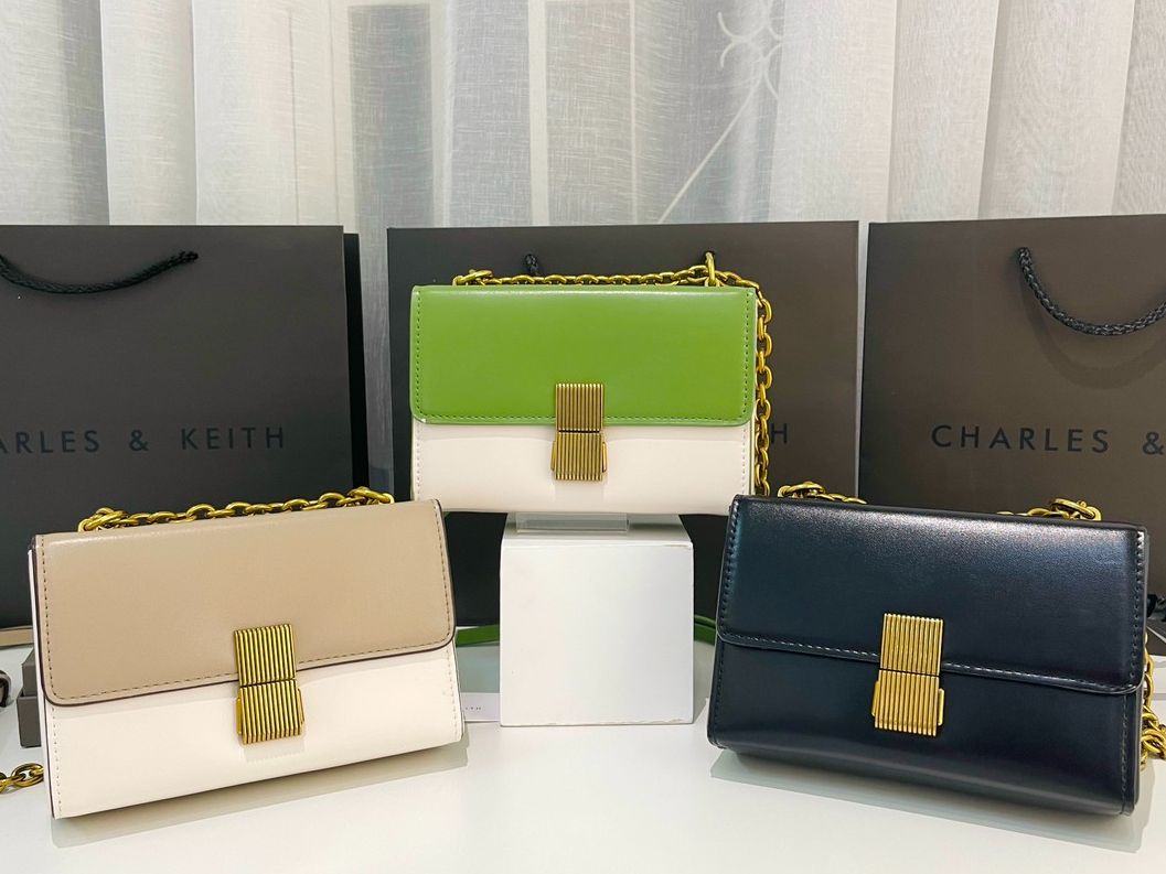Túi đeo chéo mẫu mới 3 màu đen ck2-70701116 nude xanh size khoảng 18 x 12 cm