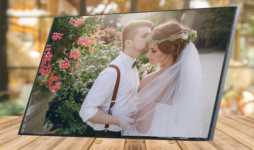Ảnh ép gỗ mica kích thước 25x38cm tặng kèm móc treo.