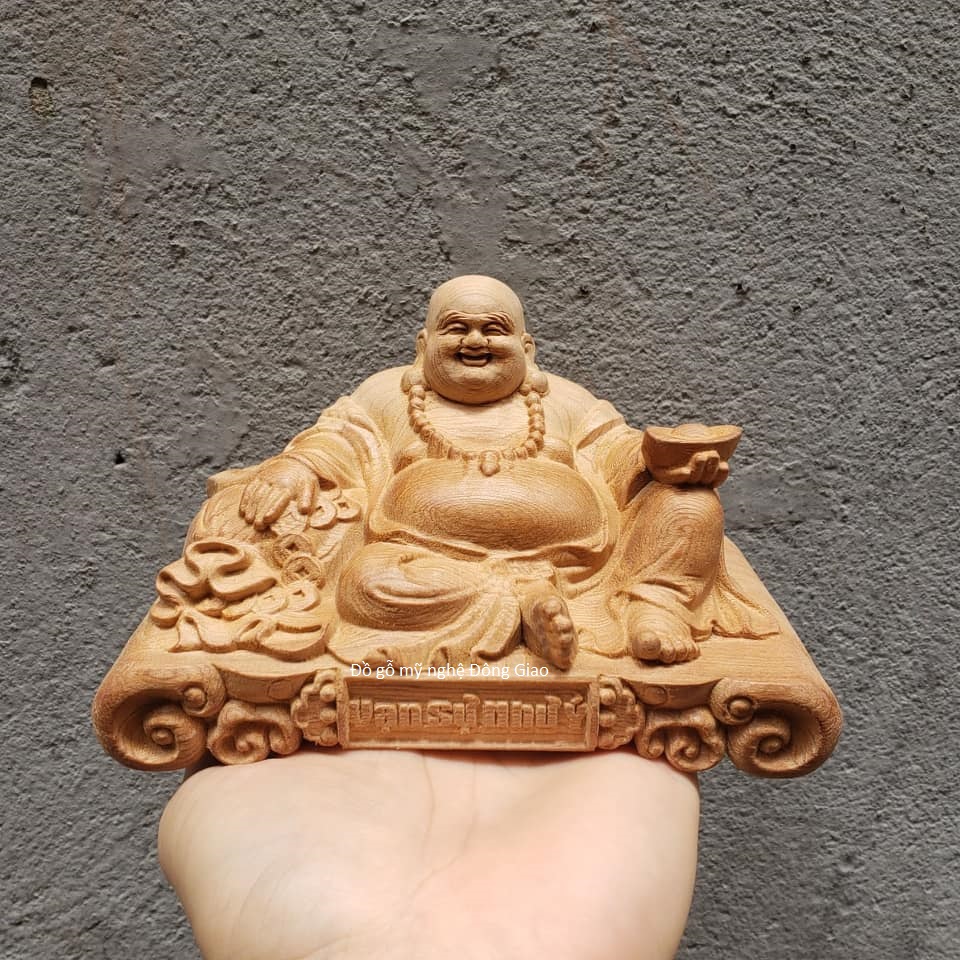 Tượng phật di lặc để ô tô gỗ ngọc am