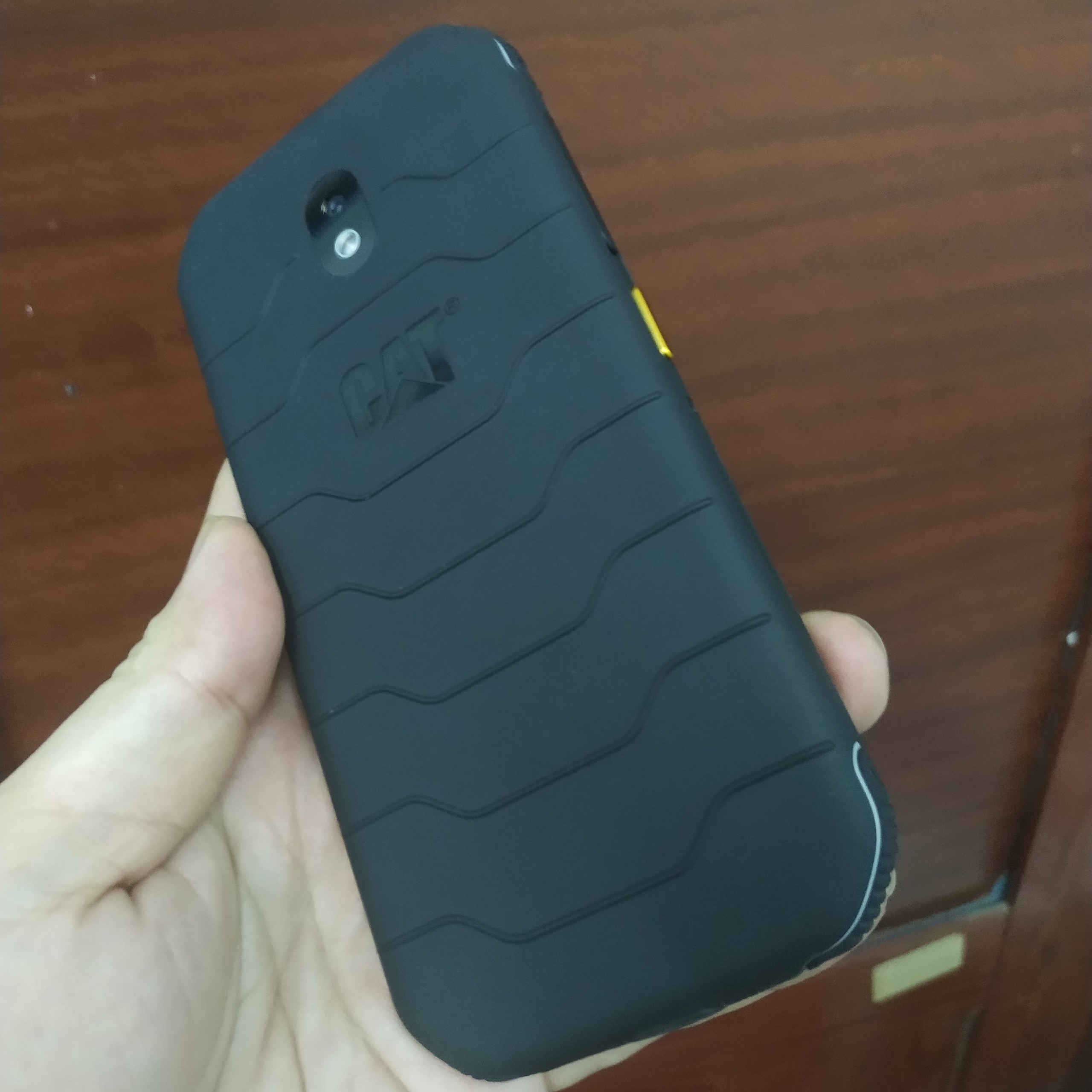 Điện thoại hai sim: cat s42