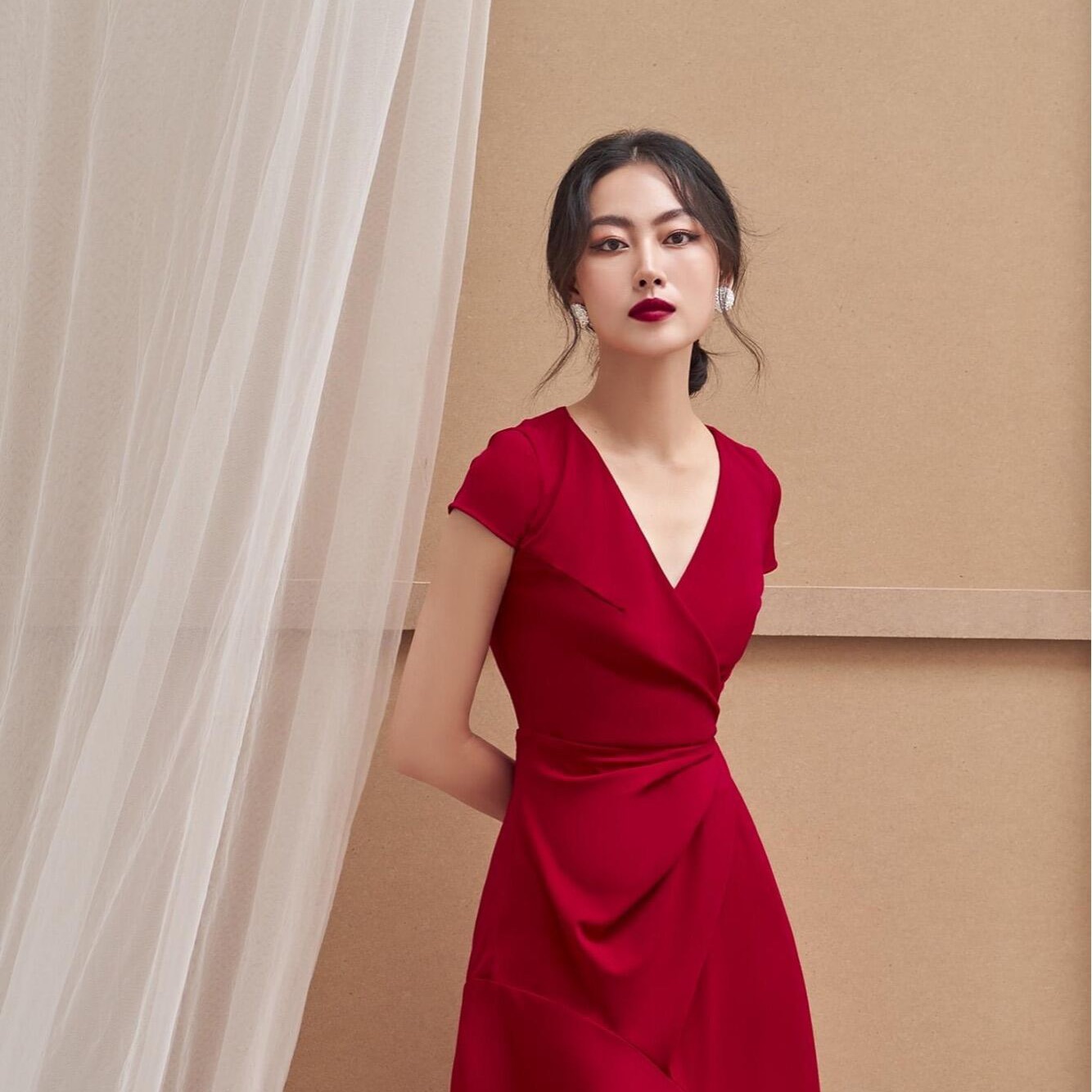 Đầm A tay con xếp ly eo dấu bụng màu đỏ