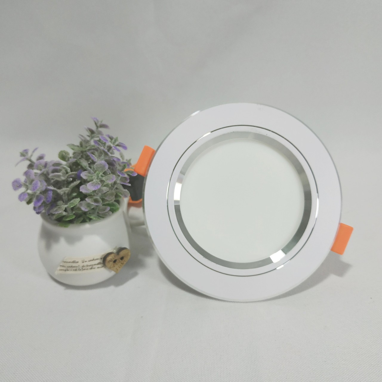 Đèn âm trần hiện đại 9w khoét lỗ 90mm 3 chế độ ánh sáng.