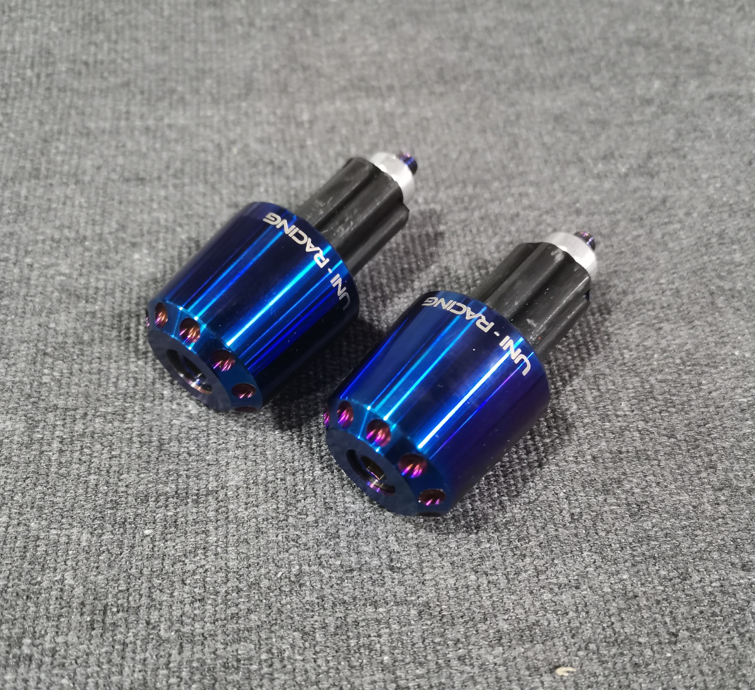 Gù tay lái kiểu chấm bi inox xi titan