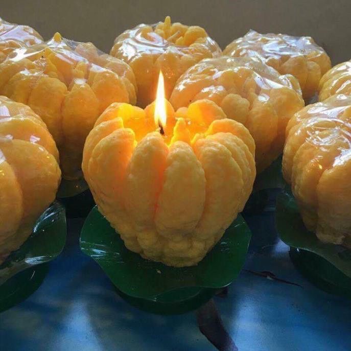 Nến Phật thủ có đèn sáng