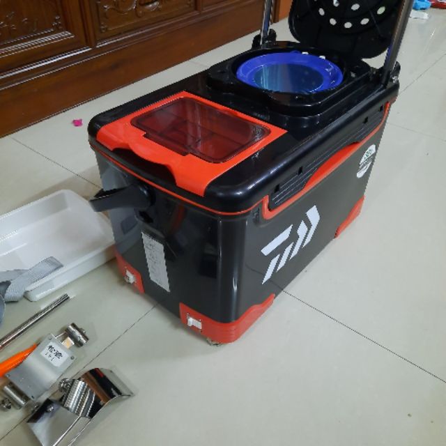 Thùng câu cá Daiwa 32l  (cam kết bán hàng chất lượng có bảo hành)