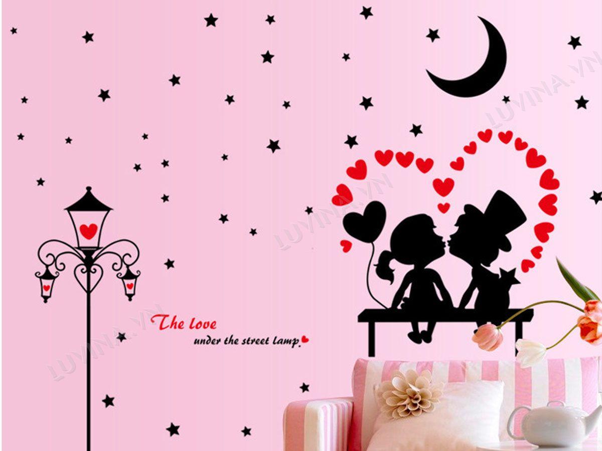 Decal LUVINA trang trí phòng khách, phòng ngủ, phòng ăn, phòng học cho bé-HAI ĐỨA BÉ HÔN NHAU CỘT ĐÈN