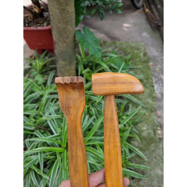 Cây dụng cụ mát xa gãi , đấm lưng gỗ thơm bách tự nhiên