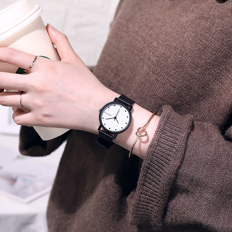 Phong cách tối giản cặp đôi nam và nữ đồng hồ màu đen cổ điển Đồng hồ kiểu Anh đơn giản phiên bản Hàn Quốc dành cho học sinh trung học cơ sở phong cách đại học