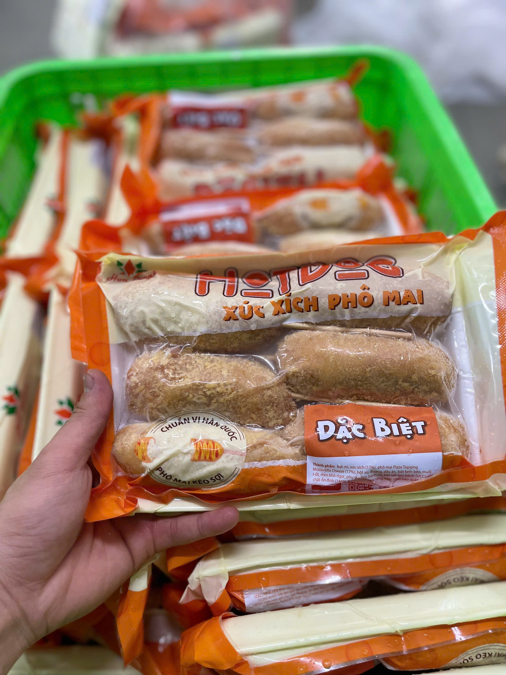 Hotdog phô mai bột xù Hoa Doanh túi 6 cây 500g (giao nhanh tphcm)
