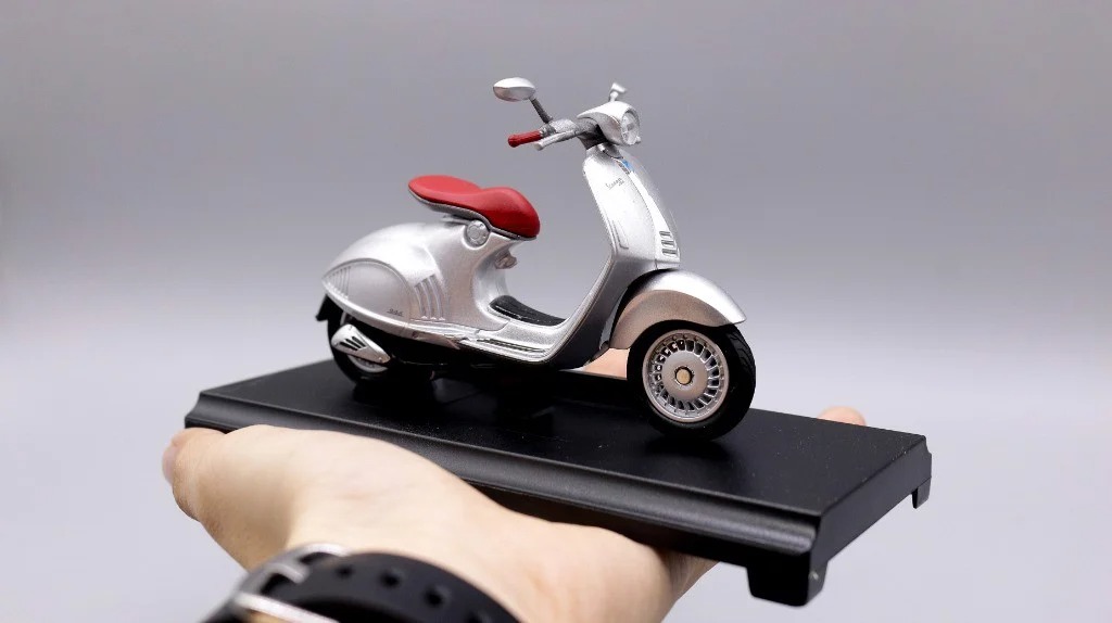 Bạn gái nhà người ta tặng bạn trai Vespa 946 Christian Dior hơn 1 tỷ đồng CafeAutoVn #21 Bạn gái nhà người ta tặng bạn trai Vespa 946 Christian Dior hơn 1 tỷ đồng CafeAutoVn