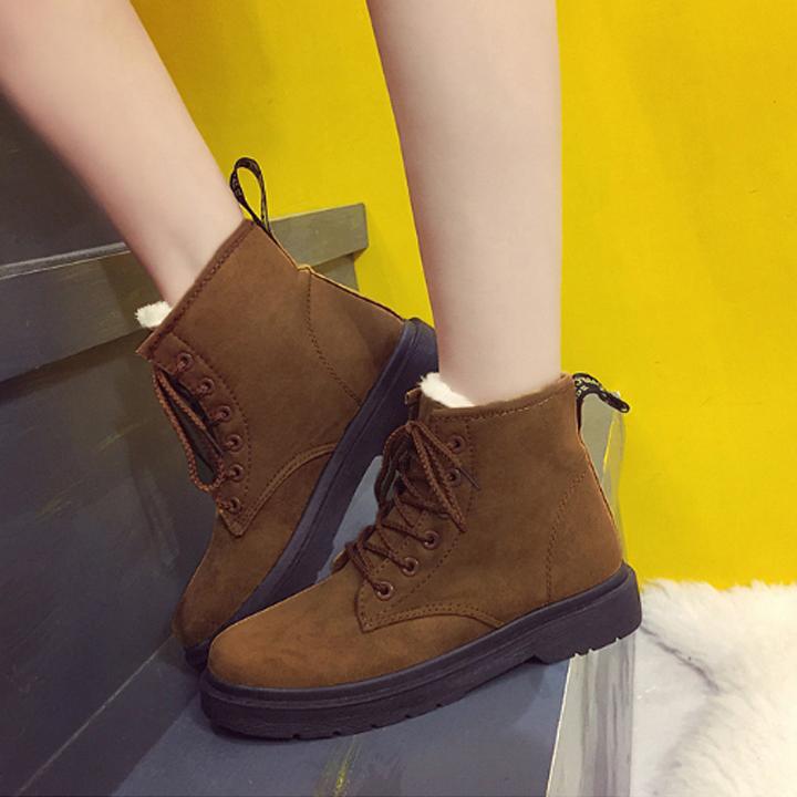 Giày Bốt Nữ Da Lộn B901 Gót Vuông Cổ Trung Cá Tính Mẫu Mới 2019