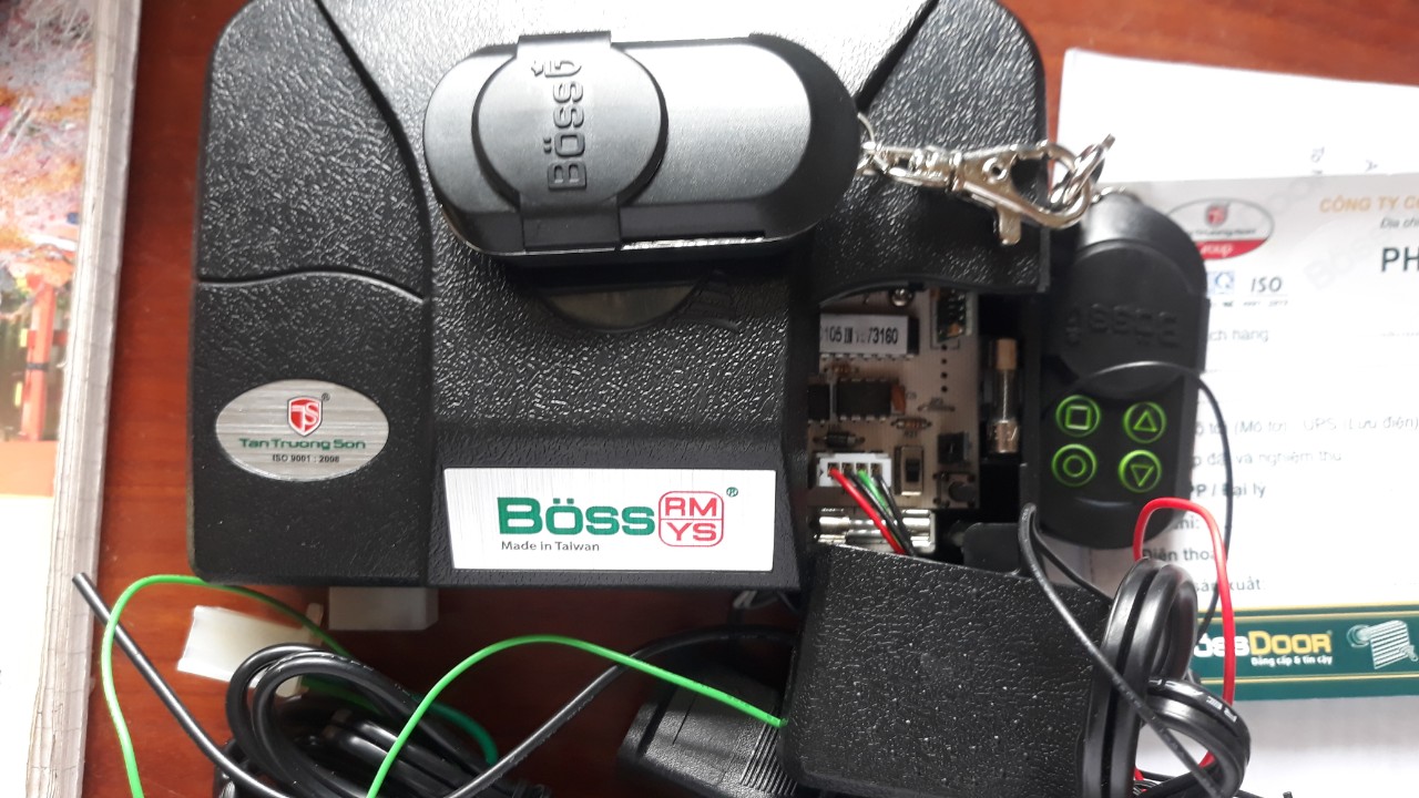 Bộ điều khiển cửa cuốn BossDoor Tân Trường Sơn mã nhảy ma trận 336 mhz