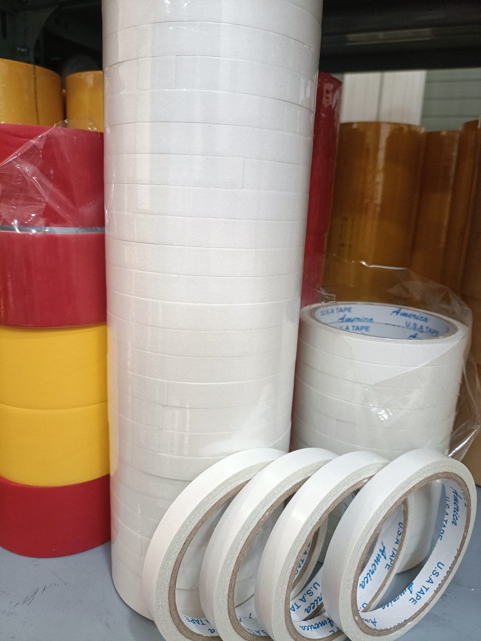 1 cây băng keo 2 mặt trắng 12mm x 9m/cuộn