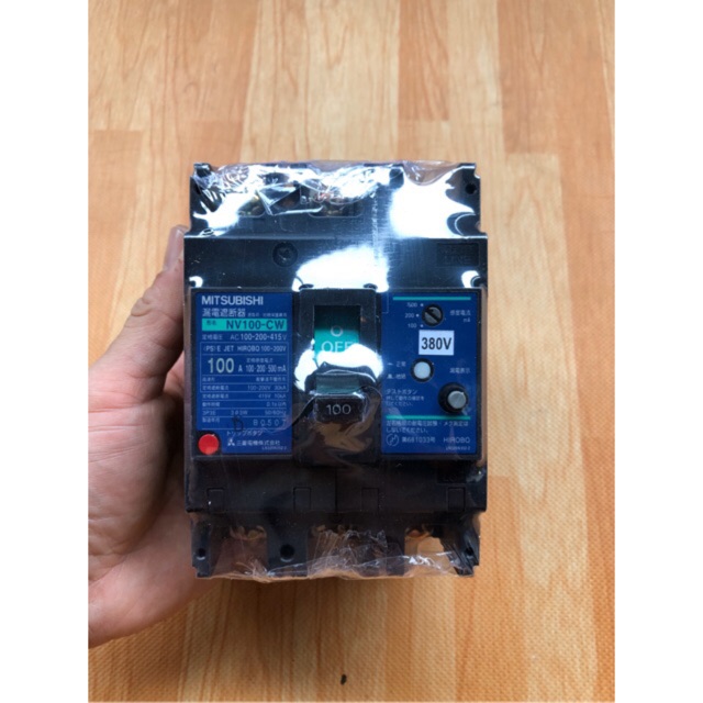 Aptomat chống giật 3pha 100A 380v sản phẩm tốt chất lượng cao cam kết như hình độ bền cao xin vui lòng inbox shop để được tư vấn thêm về thông tin chi tiết sản phẩm