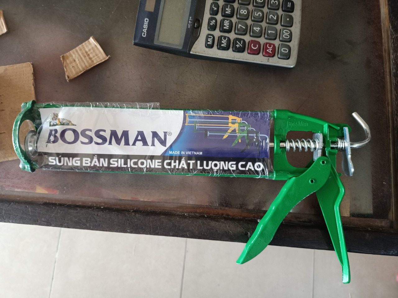 Súng bắn keo silicone bossman