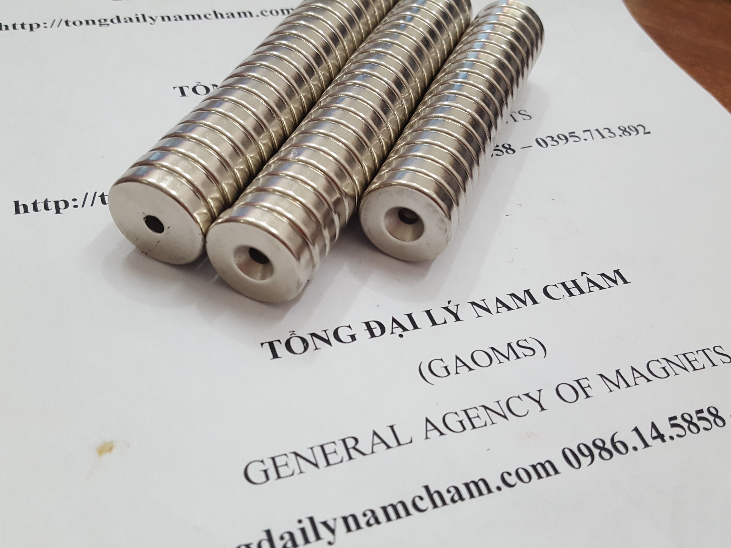 5 viên nam châm 20x5mm có lỗ vát bắt vít