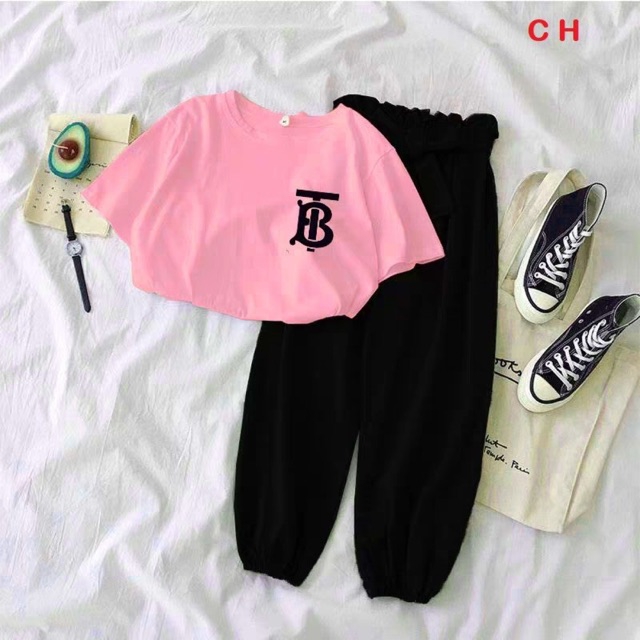Set Bộ 2 Món Áo Thun Chữ B Kèm Quần Jogger Bo Gấu