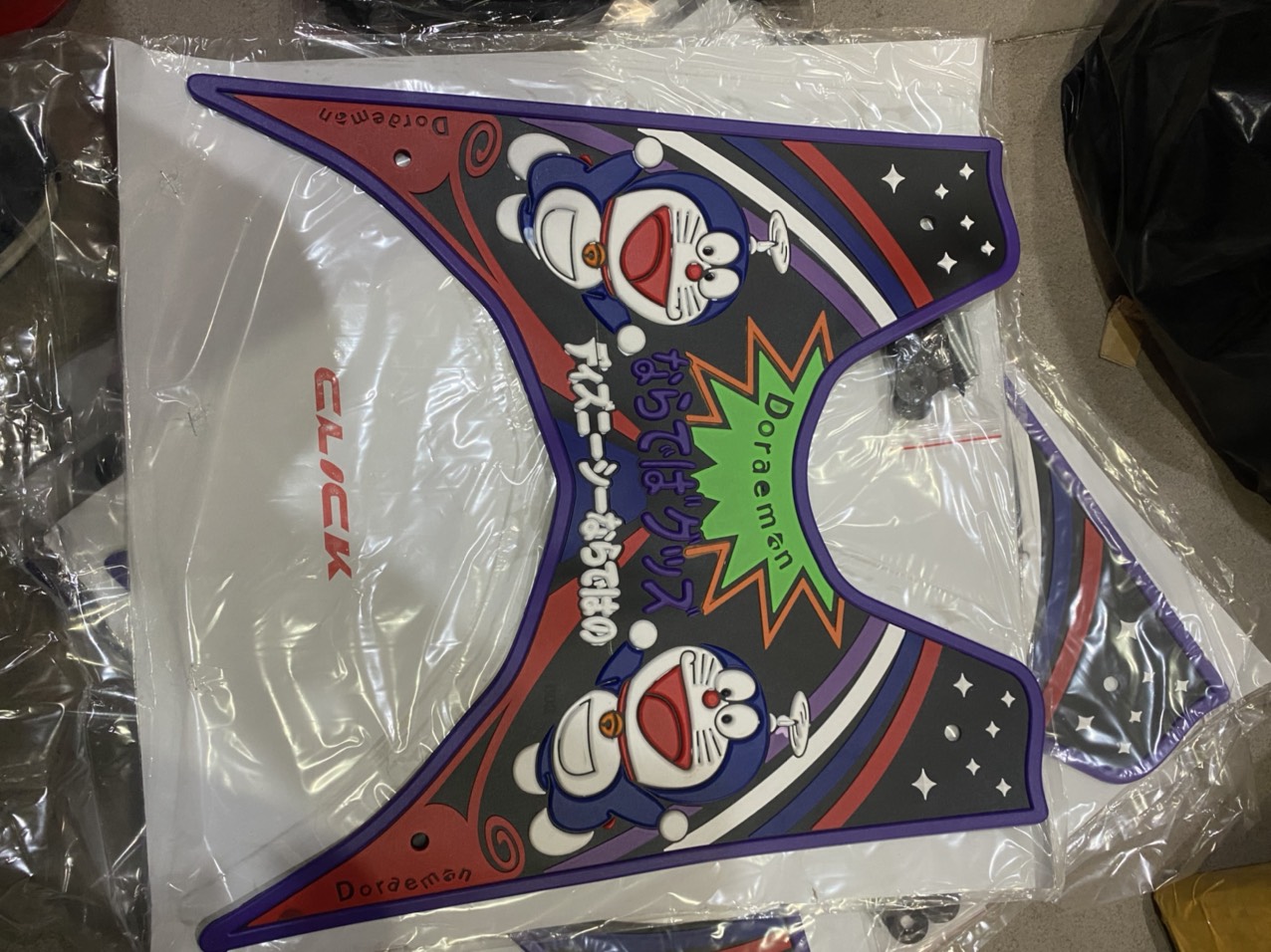 THẢM LÓT CHÂN DOREMON CHO XE VARIO - VISION SUPERMARKET QUỐC BẢO (viền mầu ngẫu nhiên)