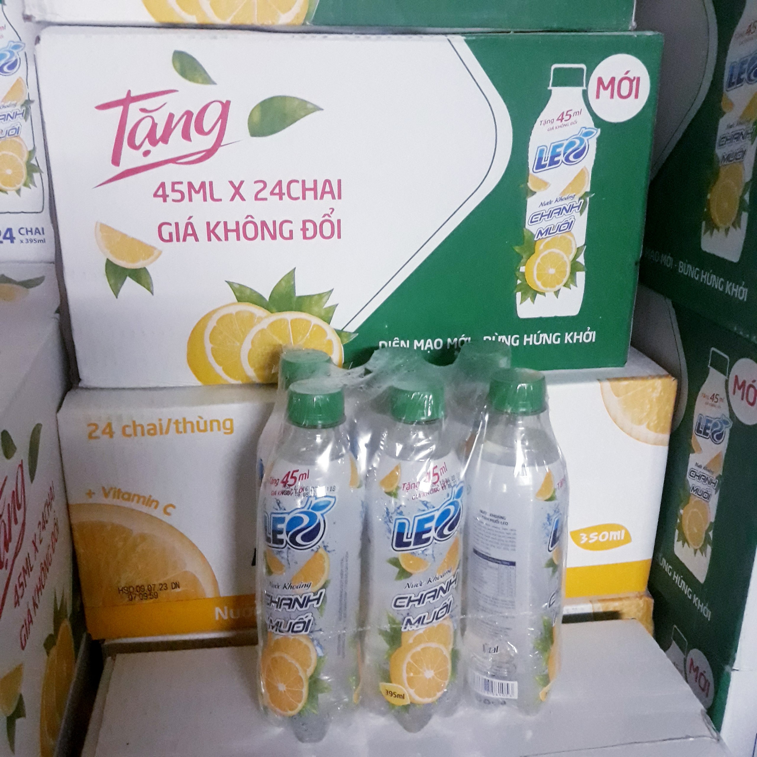 Thùng 24 chai nước khoáng có ga leo vị chanh muối 395ml