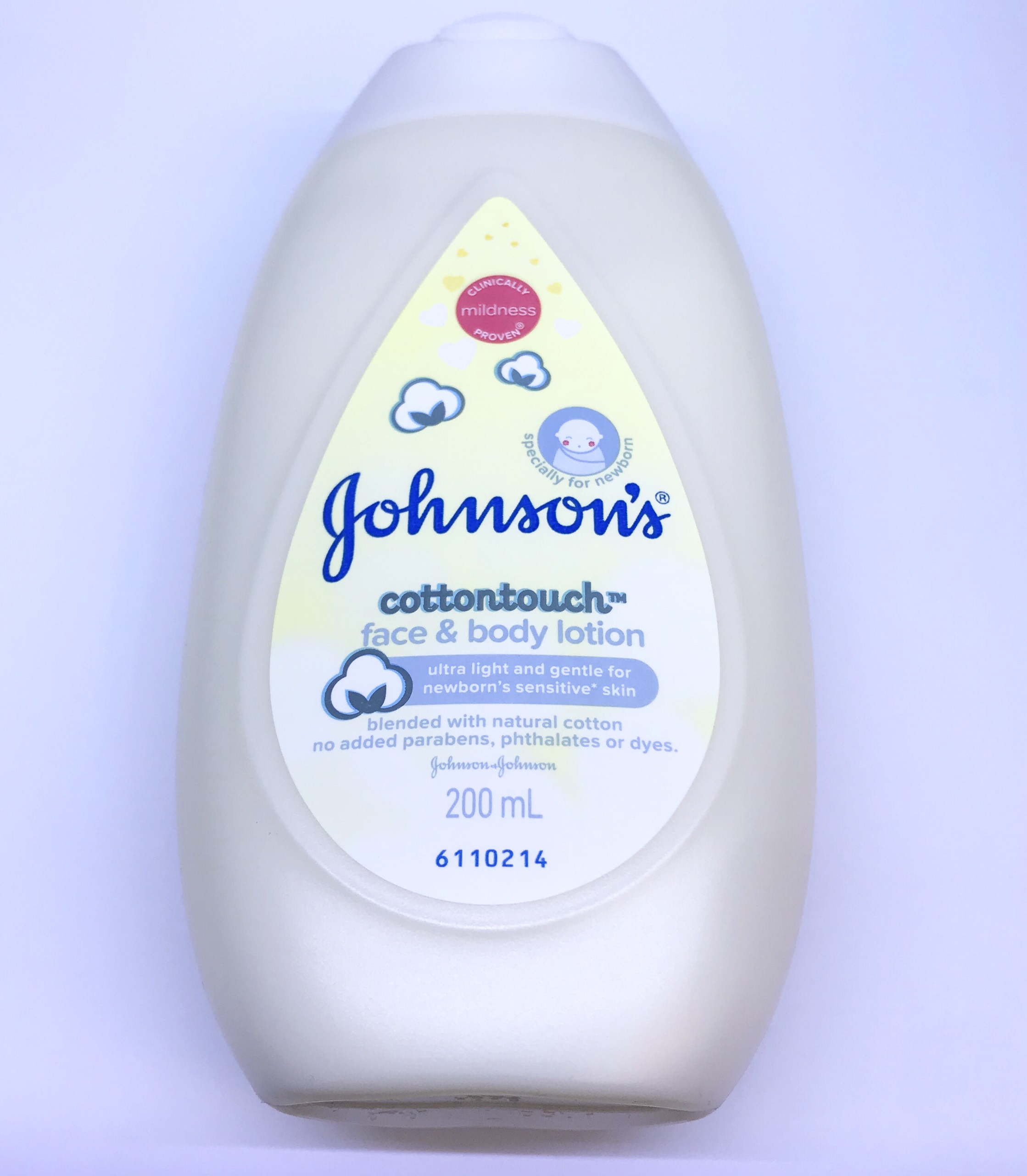 Lotion dưỡng ẩm Johnson's Baby 200ml giúp da bé mềm mại và mịn màng