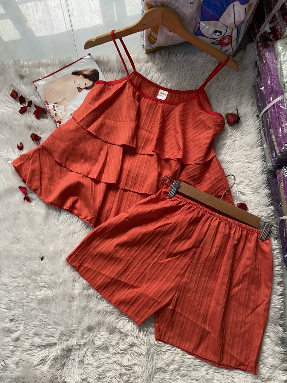 Đồ Bộ Ngắn Phối Tầng Chấm Bi Siêu Xinh Set 2 Dây 3 Tầng Chất Vải Mềm Mịn Thoáng Mát From Dưới 58 Kí