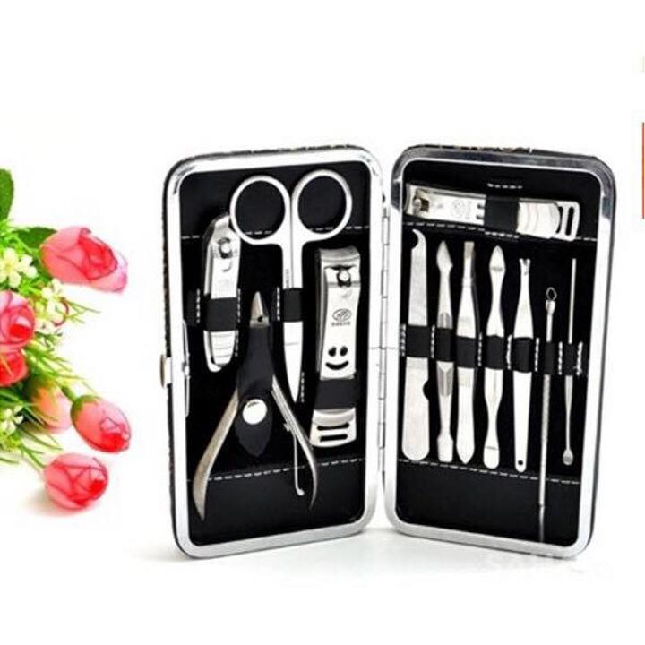 Bộ kìm 12 chi tiết bấm móng tay
