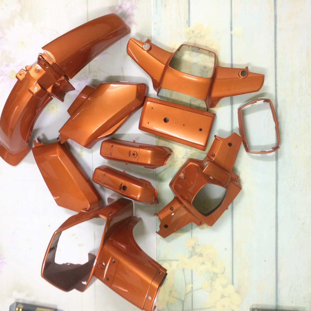 Vỏ nhựa xe máy dream 2 MÀU CAM , Áo nhựa xe HONDA XE DREM ll - nhựa TRẮNG cao cấp