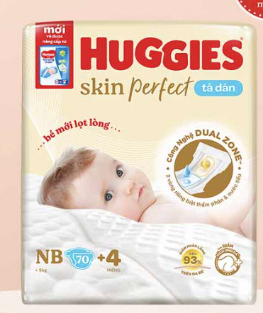 [THANH LÝ] Tã/bỉm dán sơ sinh Huggies Skin Perfect NB70 với 2 vùng thấm giảm kích ứng da - HSD: 29/10/2028