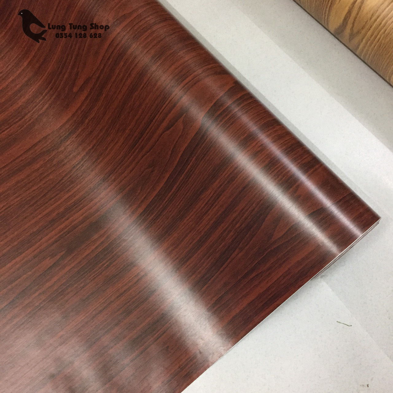 [HCM]Giấy dán tường có keo - decal gỗ nâu đỏ ( khổ 1,2m )