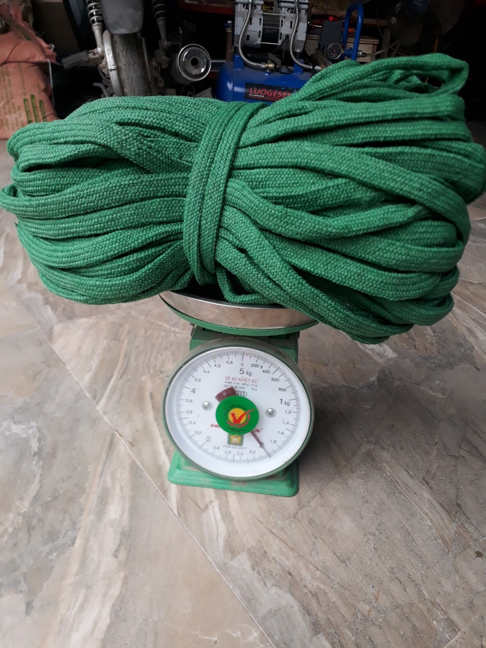 Dây dù 2 kg \ 70 m dây dù dẹt bản 1,5 cm màu xanh giá bán cho 1 cuộn