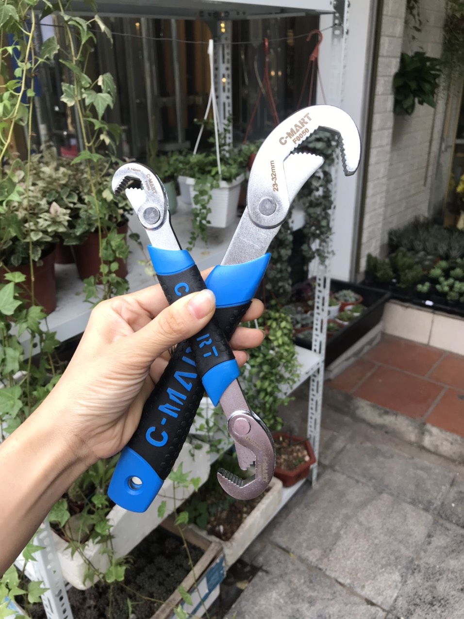 Bộ 2 cờ lê đa năng 9-32mm c-mart f0050 bộ 2 cờ lê đa năng-32mm vặn được tất cả ốc tán