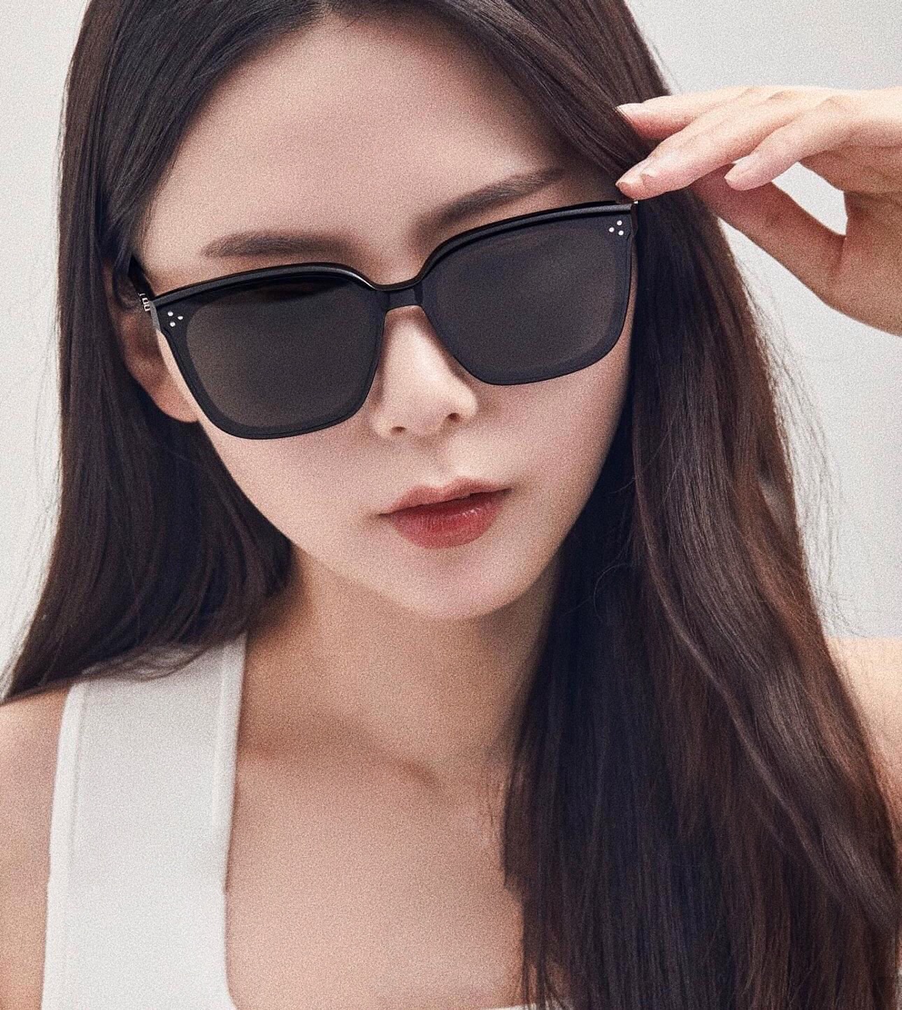 Mắt Kính Râm Chống Nắng Nam Nữ Kính Mắt Thời Trang Mặt Vuông Sang Trọng Và Trẻ TRung